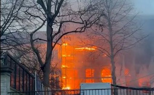 В центре Парижа сильный пожар: видео