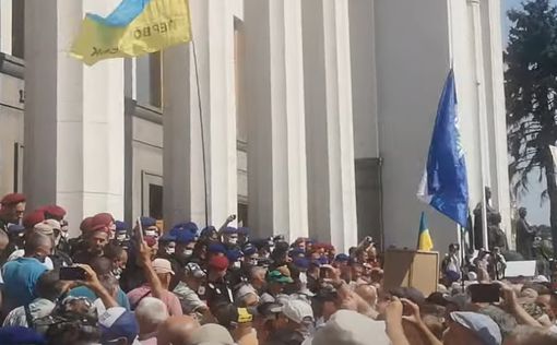 Шмыгаль пообещал выполнить требования протестующих