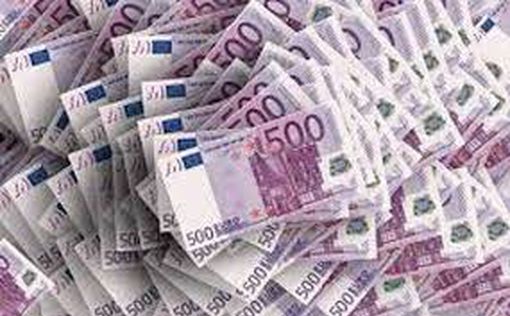 В ФРГ мужчину, нашедшего чек на €4,6 млн, отблагодарили желейными мишками
