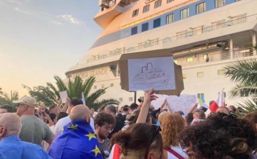 В Грузии устроили протест и прогнали круизный лайнер с российскими туристами