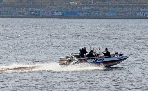 В Киеве запретили движение на моторных лодках и катерах