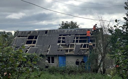 Атака дронов в Хмельницкой области: повреждены 12 частных домов и школа
