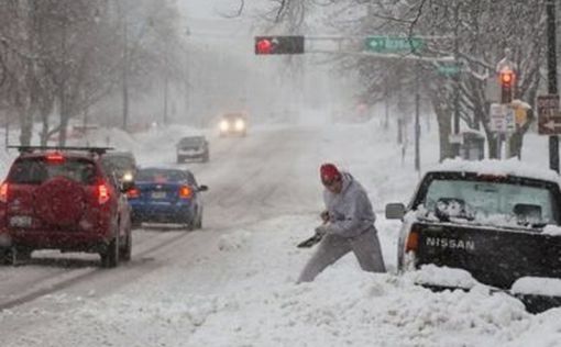 Хаос на дорогах: Британию засыпает снегом