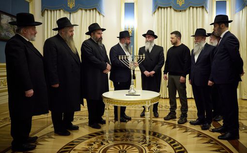 Президент і єврейське духовенство України запалили ханукальні свічки. Фото | Фото: president.gov.ua