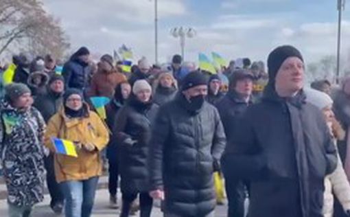 В Мелитополе и Бердянске продолжаются демонстрации: видео