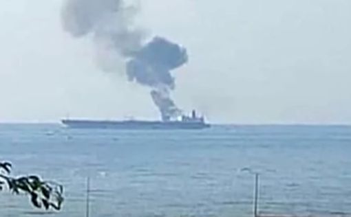 В Черном море загорелся танкер с мазутом
