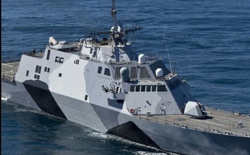 Неудачный спуск: Новый крейсер ВМС США рухнул в воду – видео