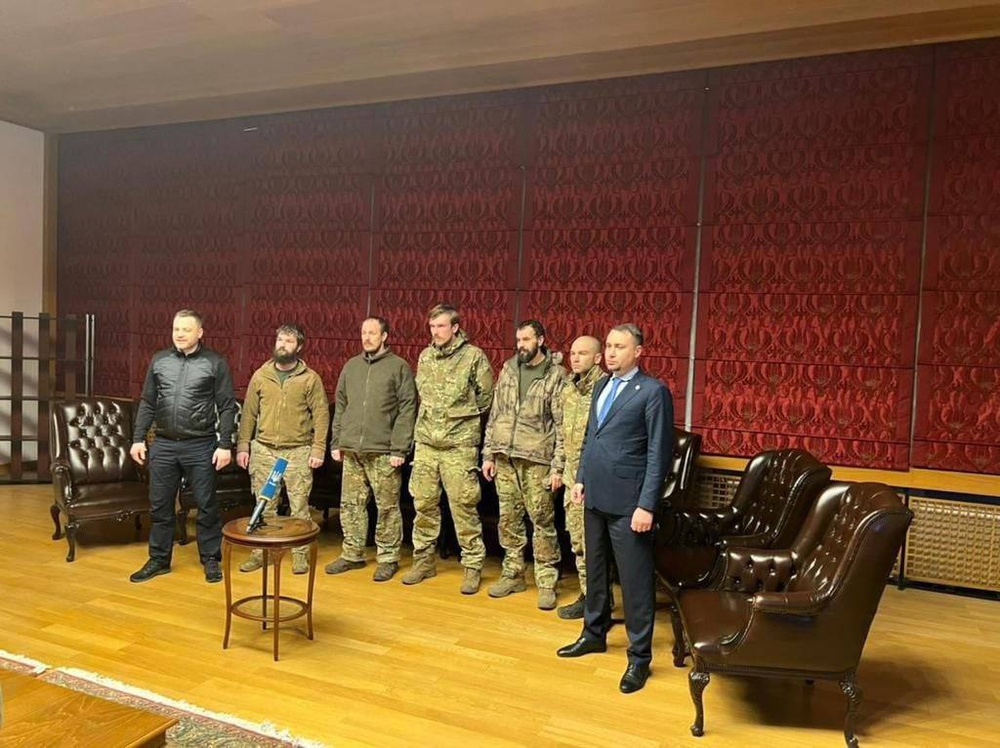 Офис президента рассказал детали обмена пленными | Фото: Фото: t.me/SBUkr, t.me/MaksymZhorin
