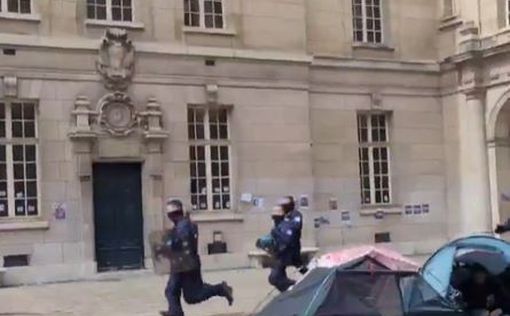 Французька поліція розпочала відновлення порядку біля Сорбонни