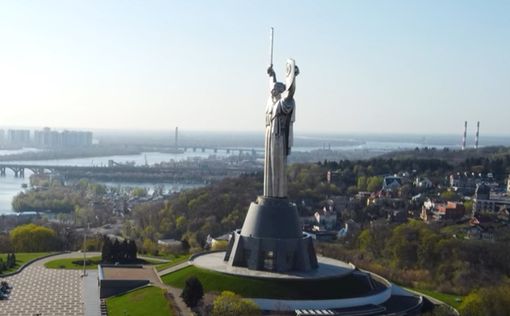 В Киеве предложили сменить пол Родине-матери