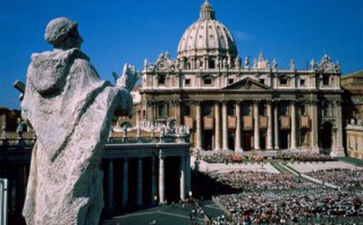Ватикан лишил сана лидера сторонников Трампа и противника абортов