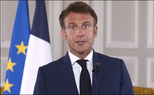 Макрон: Посол Франції у Нігері фактично залишається заручником