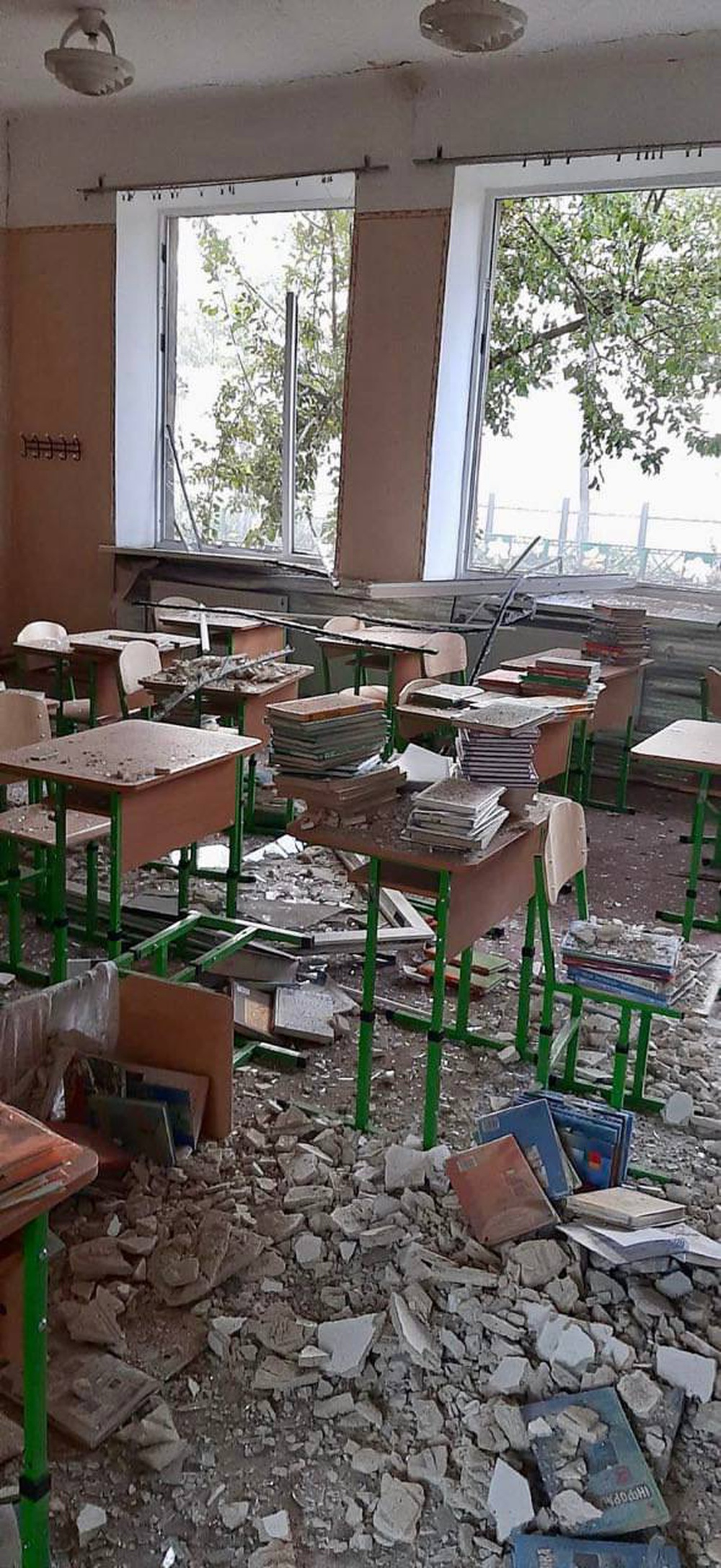 Обстрел Запорожской области: разрушена гимназия