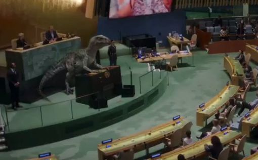 В парламенте Колумбии выступил динозавр