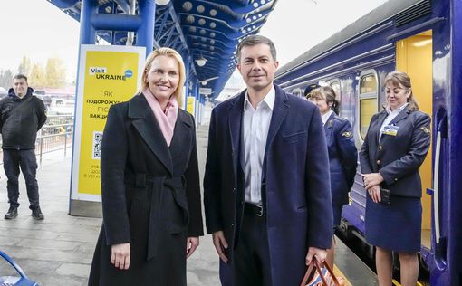 В Киев прибыл министр транспорта США | Фото: twitter
