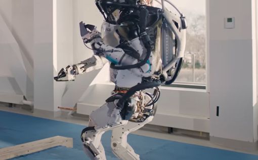 Двуногого робота Atlas научили бросать предметы – видео