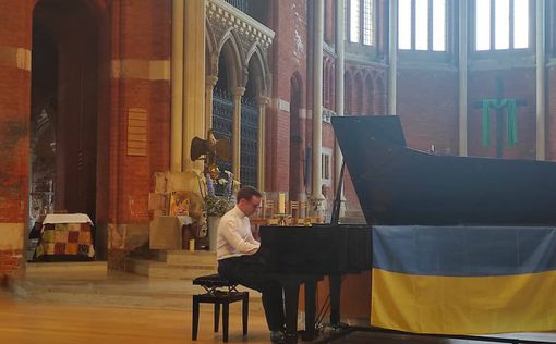 Пианист Эшли Фрипп выступил с благотворительным концертом в поддержку Украины