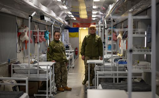 Медицинский эвакуационный поезд для военных. Фото