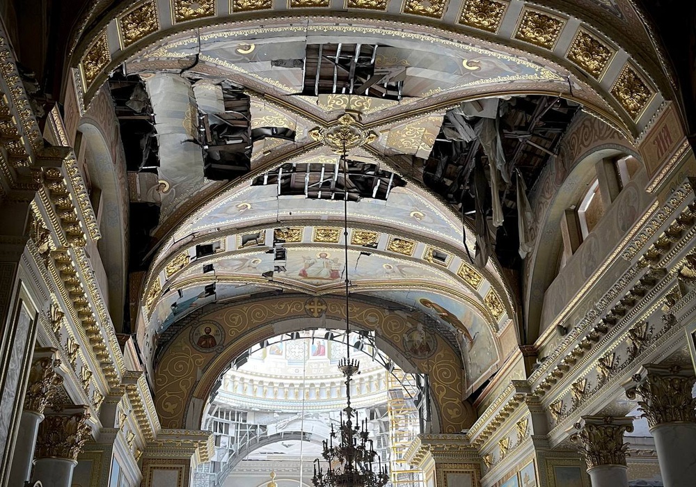 Спасо-Преображенский собор в Одессе начинает "тонуть". Фото | Фото: t.me/odesacityofficial