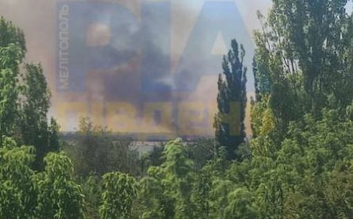 После взрывов в оккупированном Мелитополе загорелся аэродром