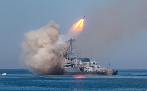 Китайские ракеты чуть не попали в японский остров во время учений возле Тайваня