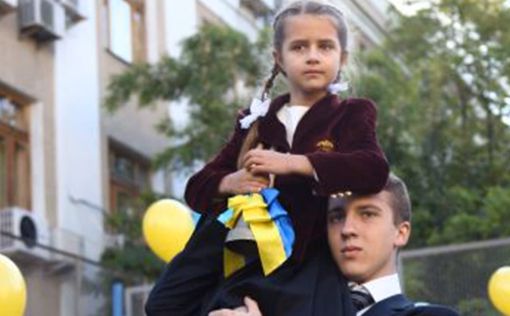 В Киеве могут отменить школьные линейки
