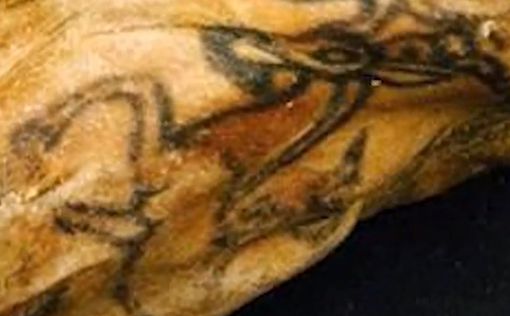 Археологи нашли древнейший набор татуировщика