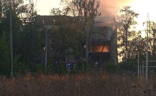 Мариуполь: в школе из-за снаряда вспыхнул пожар