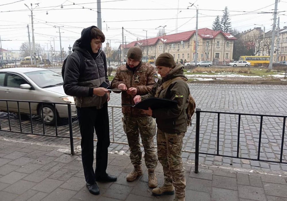Во Львове начали "мягкую мобилизацию". Фото