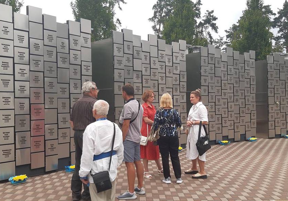 В Буче увековечили память тех, кого убила РФ. Фото