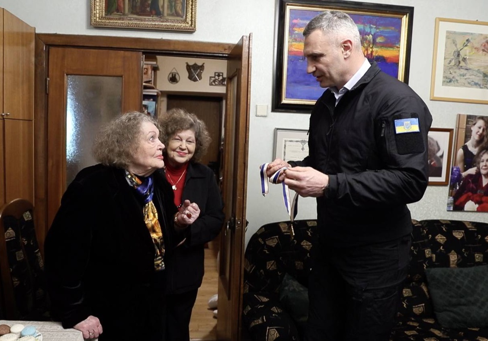 Лина Костенко и Валерий Залужный стали "Почетными гражданами Киева". Фото