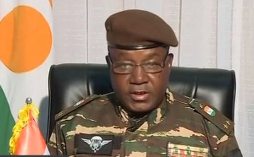 Хунта в Нигере захватила в заложники французского посла