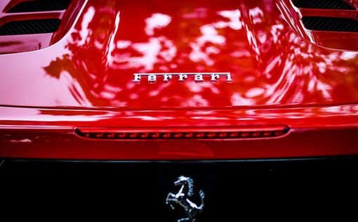 Ferrari заключила сделку с Samsung для разработки автомобильных дисплеев