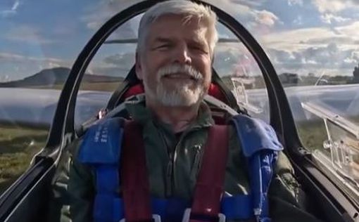 Президент Чехії показав приголомшливе відео свого польоту на літаку