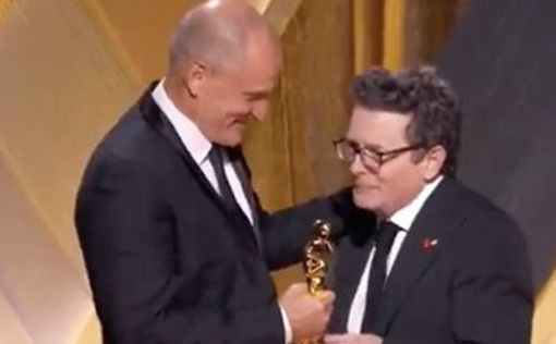 Актер Майкл Джей Фокс получил почетный "Оскар"