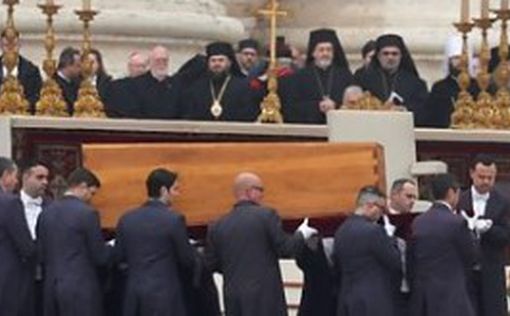 В Ватикане проходит церемония похорон Бенедикта XVI