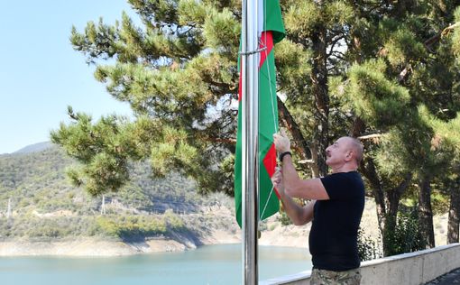 Алієв підняв прапор Азербайджану в Степанакерті