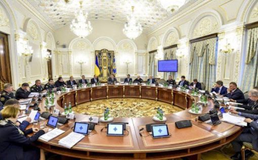 Зеленский ввел в действие санкции СНБО против иностранных компаний