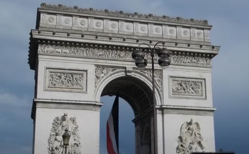 Триумфальную арку в Париже покроют тканью за 14 млн евро