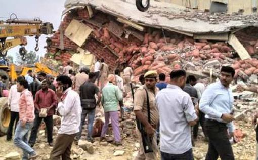 В Индии в результате обвала крыши на предприятии погибло 10 человек