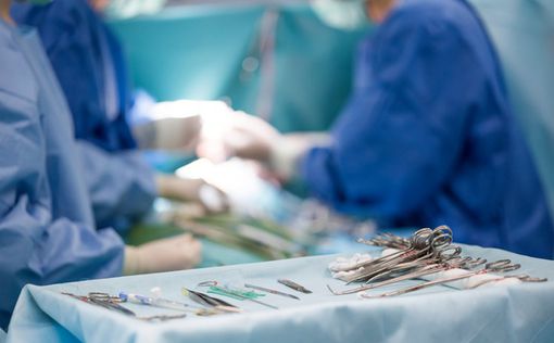 Хирурга лишили лицензии за "автографы" на органах пациентов