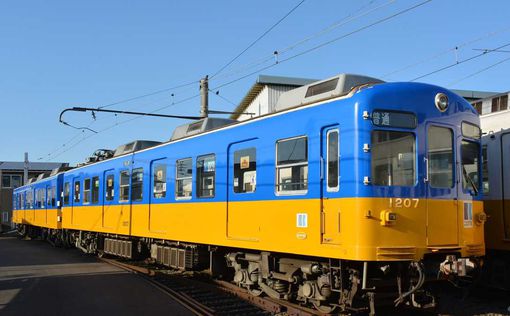 Японская ж/д украсила поезд в знак солидарности с УЗ